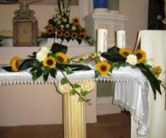 Decorazioni di girasoli per il matrimonio in chiesa