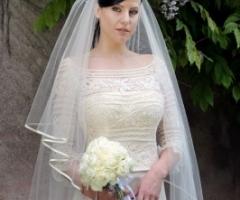 Abito da sposa con velo