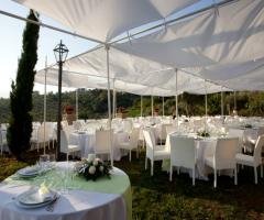 Torre in Pietra - Allestimento del gazebo per il matrimonio