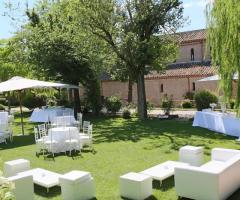 Abbazia di Sant'Andrea in Flumine - Divanetti lounge per il matrimonio