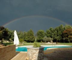 Arcobaleno sulla location di nozze