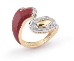 Anello rosso e diamantato