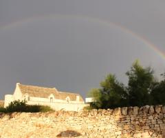 Masseria Bonelli - Vista esterna con arcobaleno