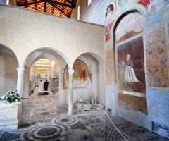 Abbazia di Sant'Andrea in Flumine - Affreschi della chiesa della location