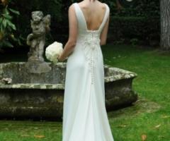 Vestito per la sposa con la schiena scoperta