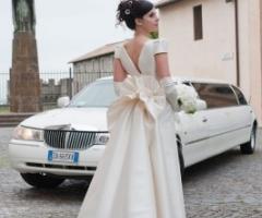 Vestito da sposa con annodatura sul retro