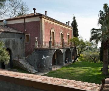 Monaci Delle Terre Nere