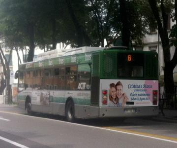 La Nostra Favola - Foto sposi su autobus