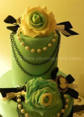 Wedding cake elegante sui toni del verde