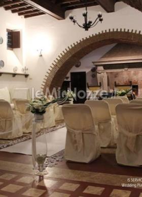 Allestimento sala per la cerimonia di matrimonio