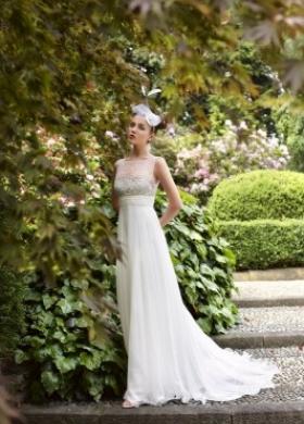 Abito da sposa accollato e gonna scivolata - Collezione Il Giardino incantato