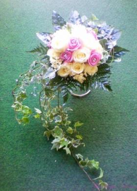 Bouquet sposa con rose bianche e rosa