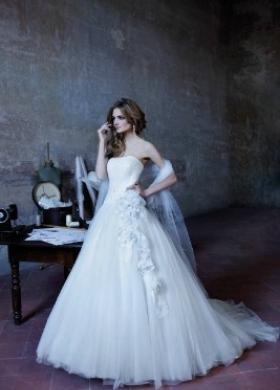 Abito da sposa con scollo a cuore e gonna ampia - Modello Alisea di Alessandra R.