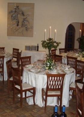 Candelabri con fiori per i tavoli delle nozze