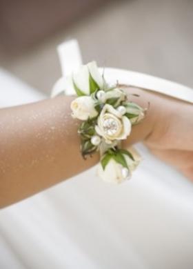 Braccialetto di fiori per la sposa