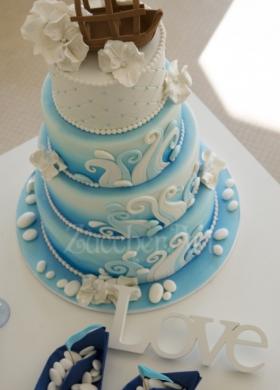 Torta nuziale tema Mare con scritta Love