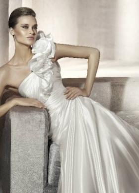 Vestito da sposa con spallina pomposa - Modello Pagoda di Pronovias