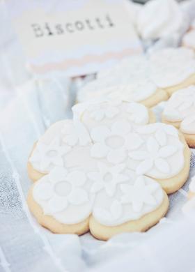 Biscotti a forma di fiore