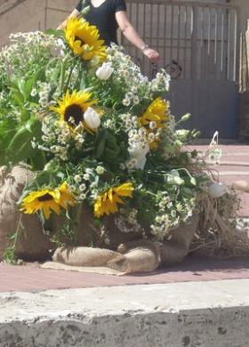 Composizione country chic con girasoli