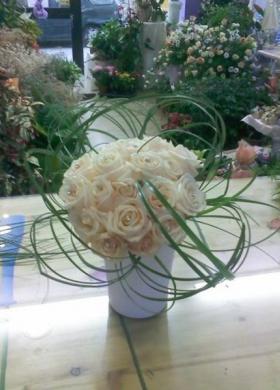 Bouquet candido di rose con brillantini