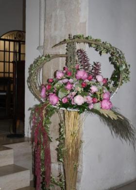 Allestimento floreale di peonie per la location di matrimonio