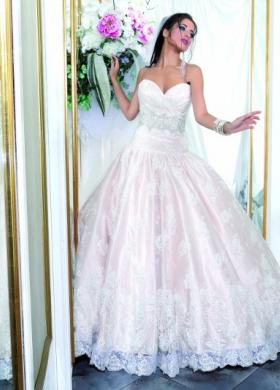 Abito da sposa con sottogonna rosa pastello