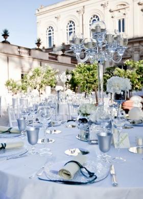 Mise en place blu per il matrimonio