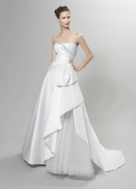 Vestito da sposa con scollo a cuore e sottogonna in tulle