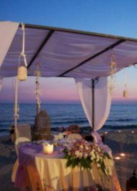 Gazebo per il matrimonio in riva al mare