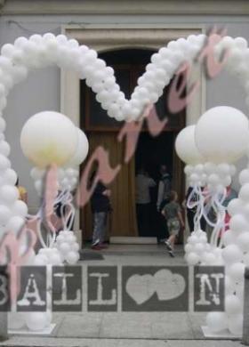 Arco di palloncini a forma di cuore