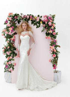 Abito da sposa con spalline trasparenti ricamate