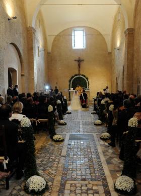 Allestimento floreale per la chiesa