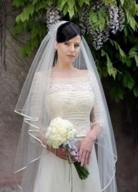 Abito da sposa con velo