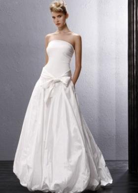 Vestito da sposa con gonna lunga a palloncino