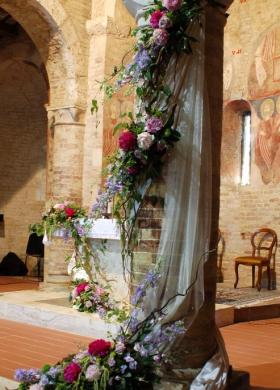 Addobbi floreali per la chiesa