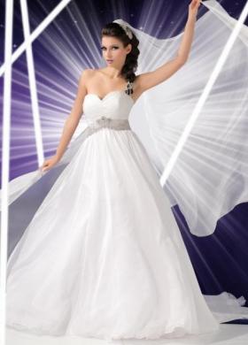 Abito da sposa con scollo a cuore e senza spalline