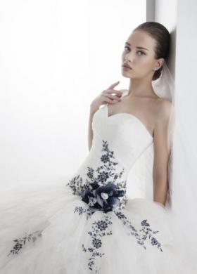 Vestito da sposa con ricami blu - Linea Jolis