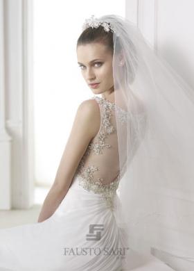 Abito da sposa Pronovias con retro semitraparente