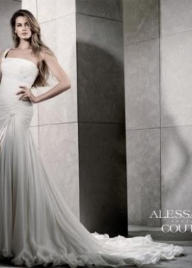 Abito da sposa con ampio spacco