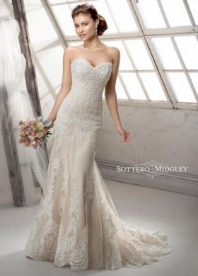 Abito da sposa con scollo a cuore e ricami - Mod. Viera Sottero & Midgley