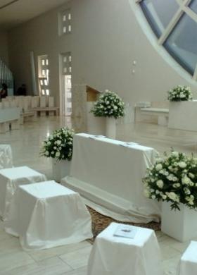 Allestimento della chiesa total white