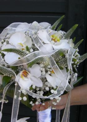 Bouquet di orchidee bianche per la sposa