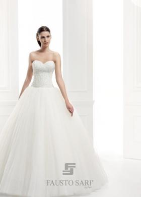 Abito da sposa con scollo a cuore e gonna in tulle