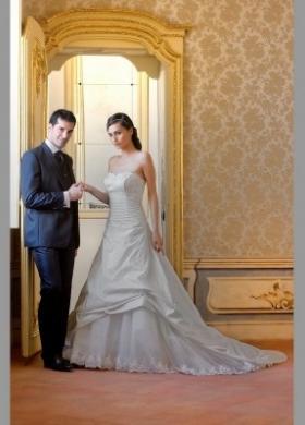 Abito da sposa e sposo a Cuneo