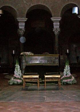 Decorazione floreale in art deco per il matrimonio in chiesa