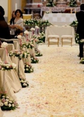 Allestimento chiesa per il matrimonio