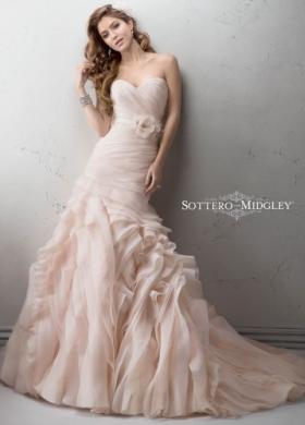 Abito da sposa con gonna a balze e fiore in vita - Mod. Sorrento Sottero & Midgley