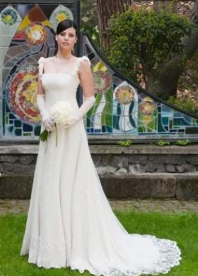 Vestito da sposa con dettagli ricamati in pizzo