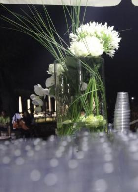 Dettaglio floreale decorativo per il cocktail di matrimonio