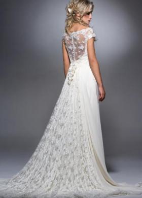 Vestito da sposa con ricami in pizzo